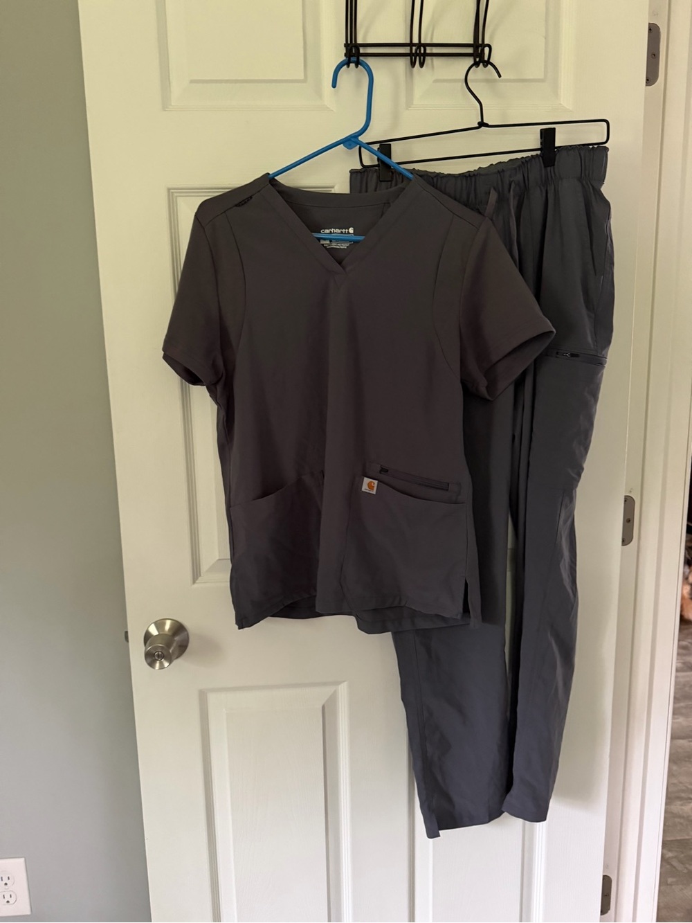 Carhartt Women’s Short Sleeve Scrub Set in Charcoal